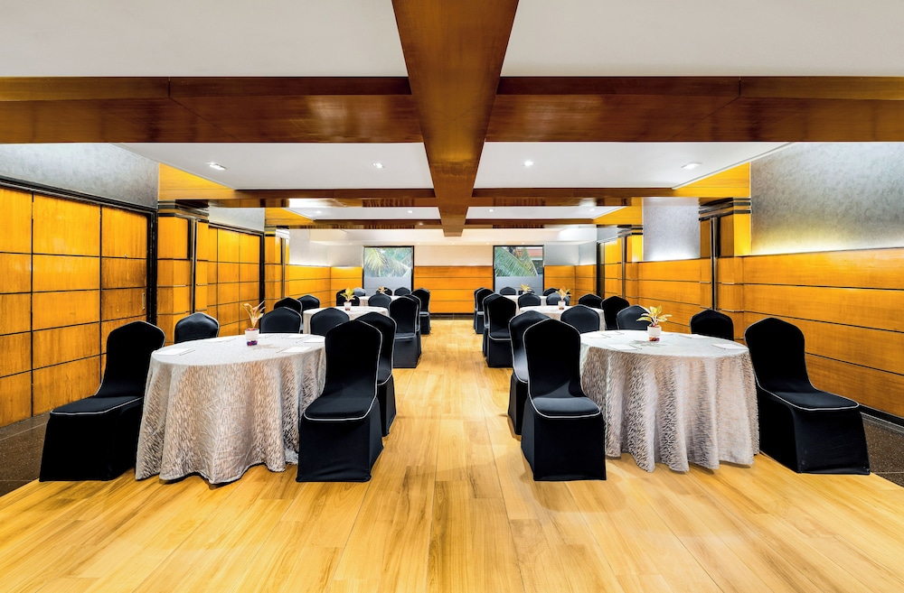 DoubleTree by Hilton Hotel Goa - Arpora - Baga — Restaurant & bars in Arpora, Goa