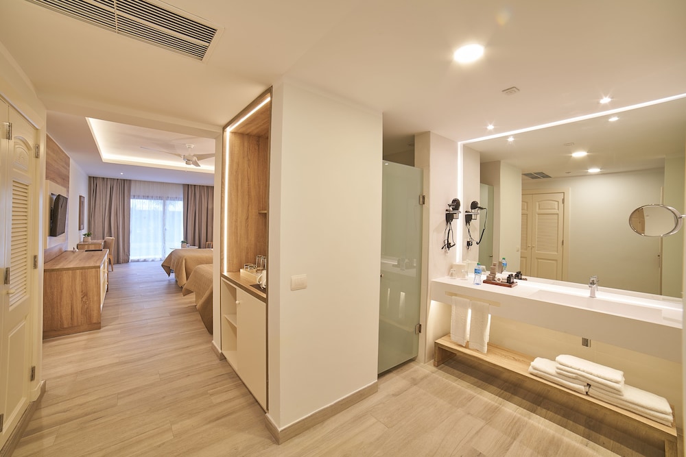 Bahia Principe Escape Ambar - Hyatt Inclusive Collection - Adults Only - All Inclusive — Hotel rooms in Bavaro, La Altagracia