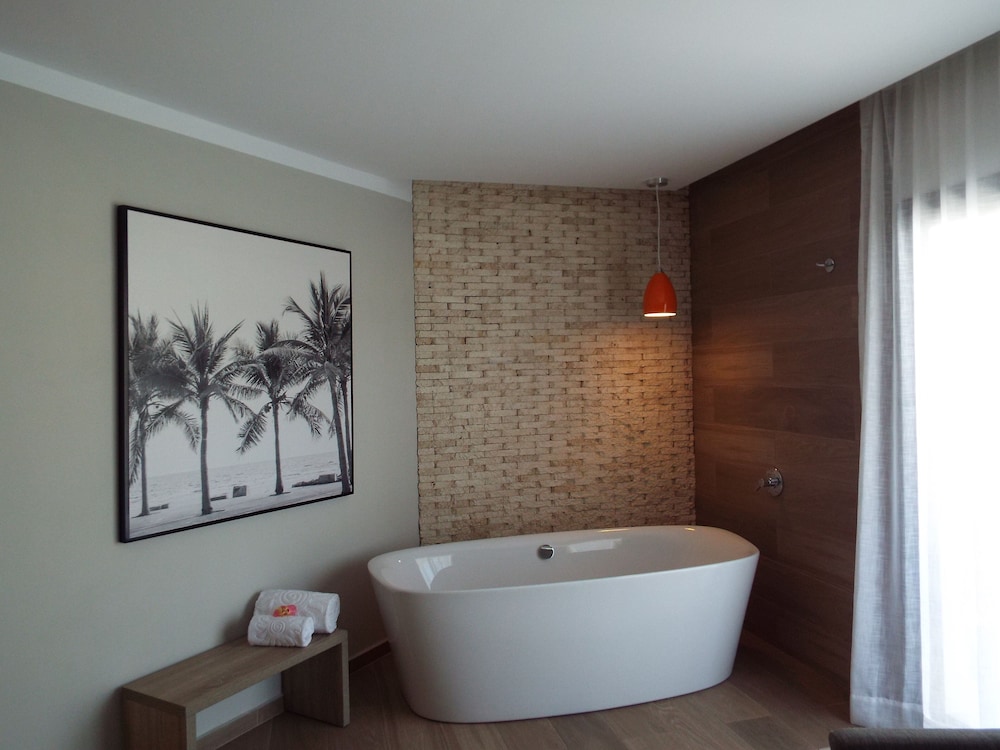 Bahia Principe Escape Ambar - Hyatt Inclusive Collection - Adults Only - All Inclusive — Hotel rooms in Bavaro, La Altagracia