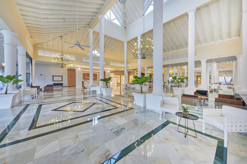 Bahia Principe Escape Ambar - Hyatt Inclusive Collection - Adults Only - All Inclusive — Hotel building in Bavaro, La Altagracia