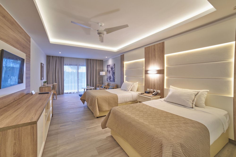 Bahia Principe Escape Ambar - Hyatt Inclusive Collection - Adults Only - All Inclusive — Hotel rooms in Bavaro, La Altagracia