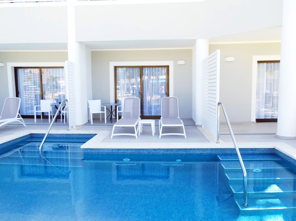 Bahia Principe Escape Ambar - Hyatt Inclusive Collection - Adults Only - All Inclusive — Swimming pool in Bavaro, La Altagracia