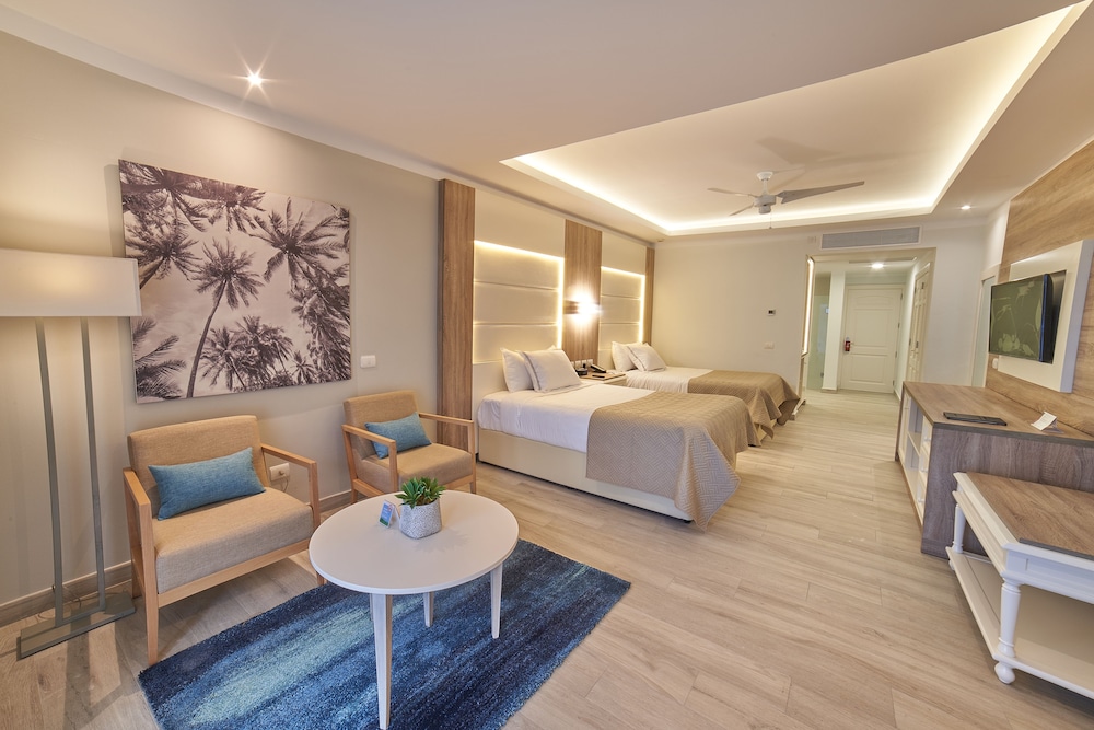 Bahia Principe Escape Ambar - Hyatt Inclusive Collection - Adults Only - All Inclusive — Hotel rooms in Bavaro, La Altagracia