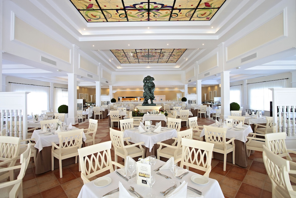 Bahia Principe Escape Ambar - Hyatt Inclusive Collection - Adults Only - All Inclusive — Restaurant & bars in Bavaro, La Altagracia