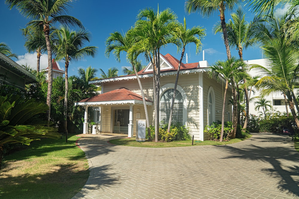 Bahia Principe Escape Ambar - Hyatt Inclusive Collection - Adults Only - All Inclusive — Hotel building in Bavaro, La Altagracia