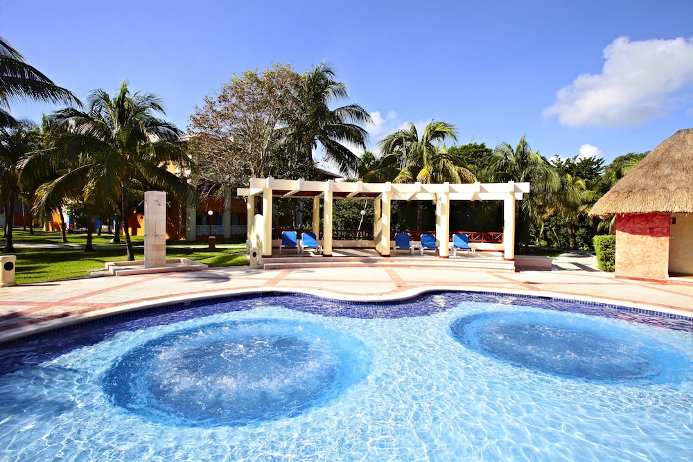 Bahia Principe Explore Coba - Hyatt Inclusive Collection - All Inclusive — Swimming pool in Akumal, Quintana Roo
