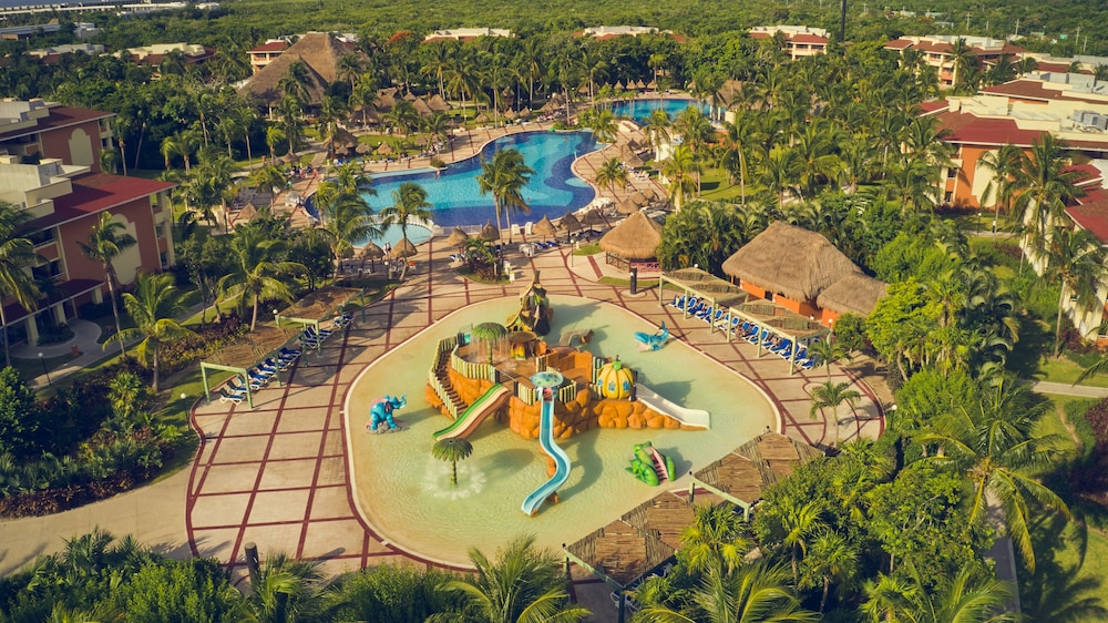 Bahia Principe Explore Coba - Hyatt Inclusive Collection - All Inclusive — Swimming pool in Akumal, Quintana Roo
