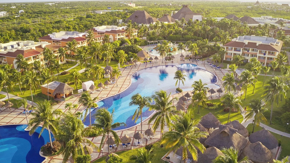 Bahia Principe Explore Coba - Hyatt Inclusive Collection - All Inclusive — Swimming pool in Akumal, Quintana Roo