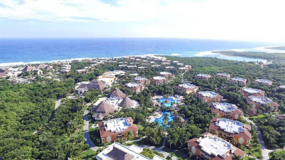 Bahia Principe Explore Coba - Hyatt Inclusive Collection - All Inclusive — Hotel building in Akumal, Quintana Roo