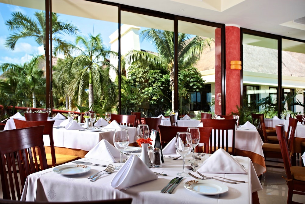 Bahia Principe Explore Coba - Hyatt Inclusive Collection - All Inclusive — Restaurant & bars in Akumal, Quintana Roo