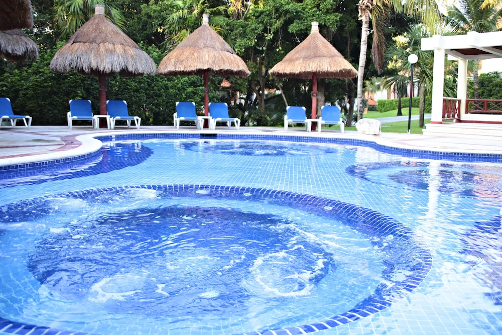 Bahia Principe Explore Coba - Hyatt Inclusive Collection - All Inclusive — Swimming pool in Akumal, Quintana Roo