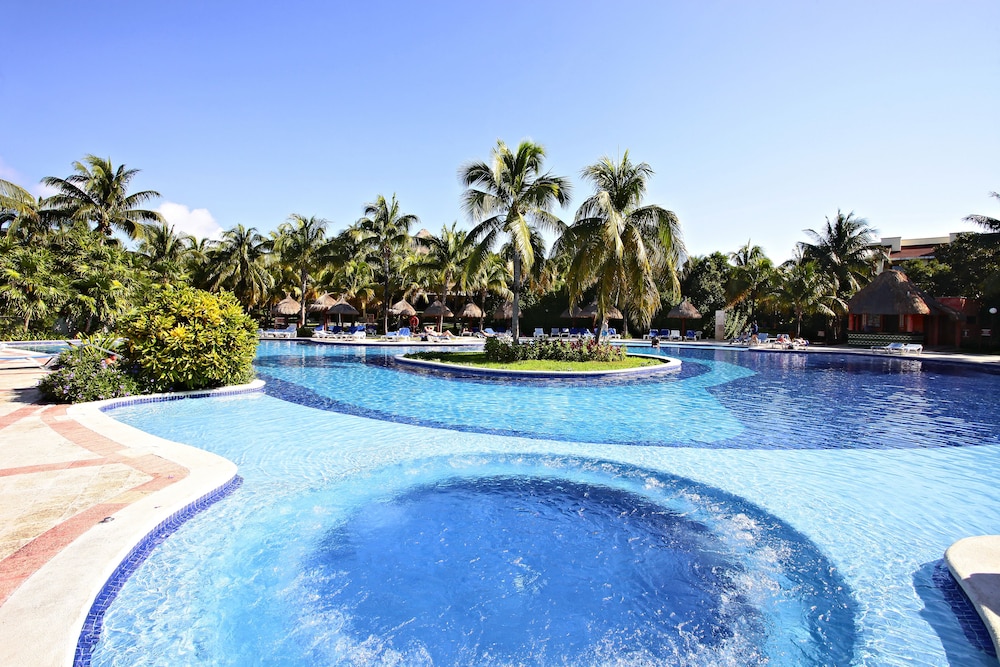 Bahia Principe Explore Coba - Hyatt Inclusive Collection - All Inclusive — Swimming pool in Akumal, Quintana Roo