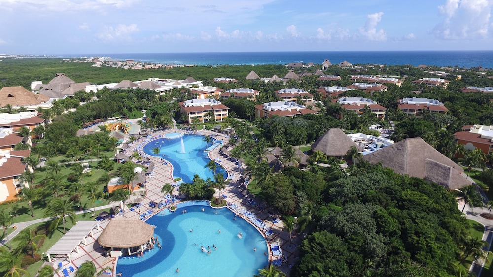 Bahia Principe Explore Coba - Hyatt Inclusive Collection - All Inclusive — Swimming pool in Akumal, Quintana Roo