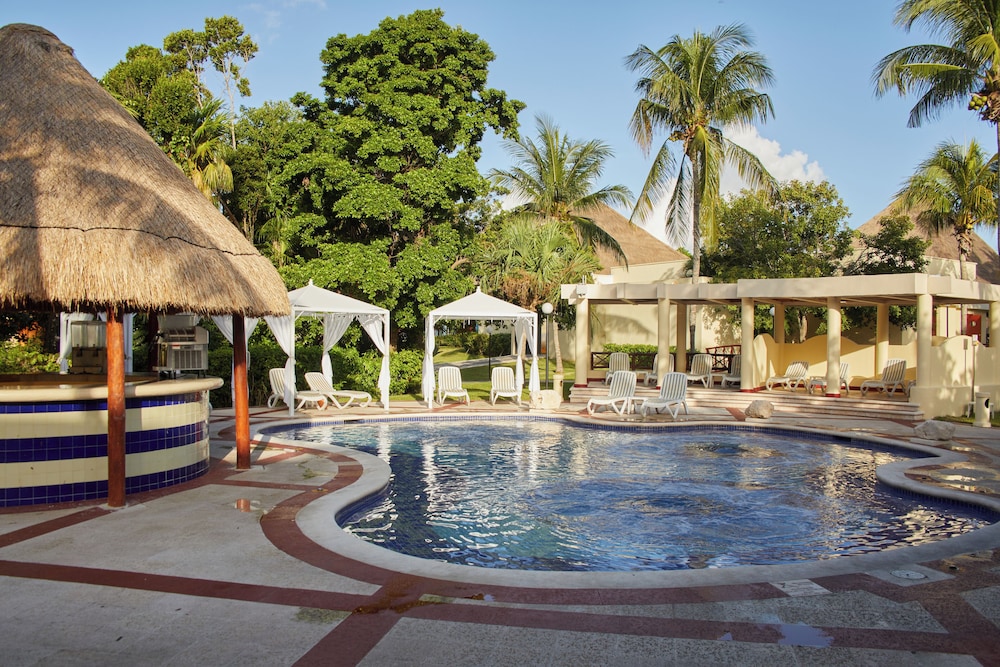 Bahia Principe Explore Coba - Hyatt Inclusive Collection - All Inclusive — Swimming pool in Akumal, Quintana Roo