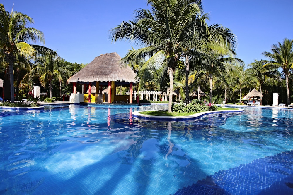 Bahia Principe Explore Coba - Hyatt Inclusive Collection - All Inclusive — Swimming pool in Akumal, Quintana Roo