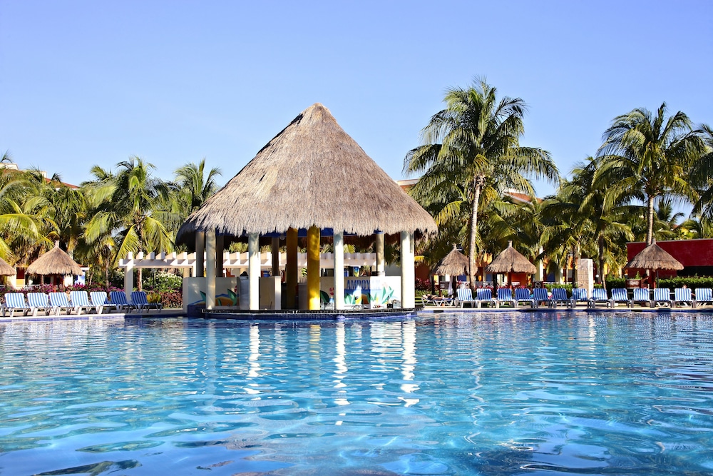 Bahia Principe Explore Coba - Hyatt Inclusive Collection - All Inclusive — Swimming pool in Akumal, Quintana Roo