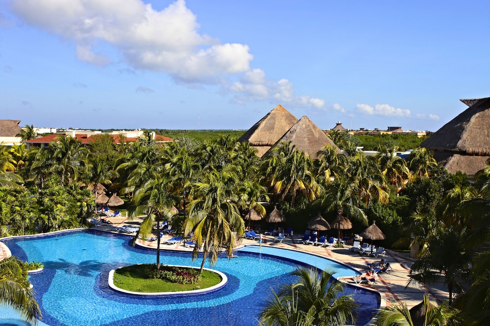 Bahia Principe Explore Coba - Hyatt Inclusive Collection - All Inclusive — Swimming pool in Akumal, Quintana Roo