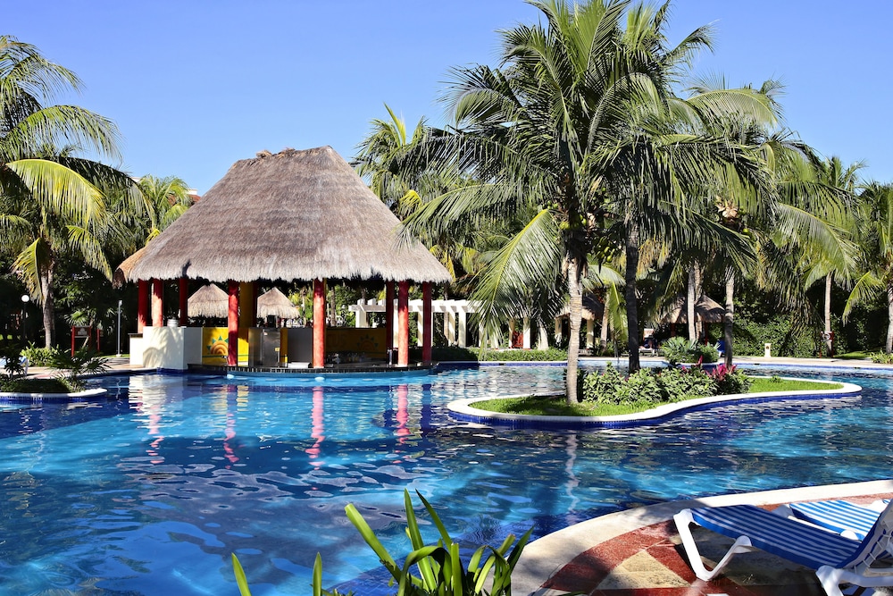 Bahia Principe Explore Coba - Hyatt Inclusive Collection - All Inclusive — Swimming pool in Akumal, Quintana Roo