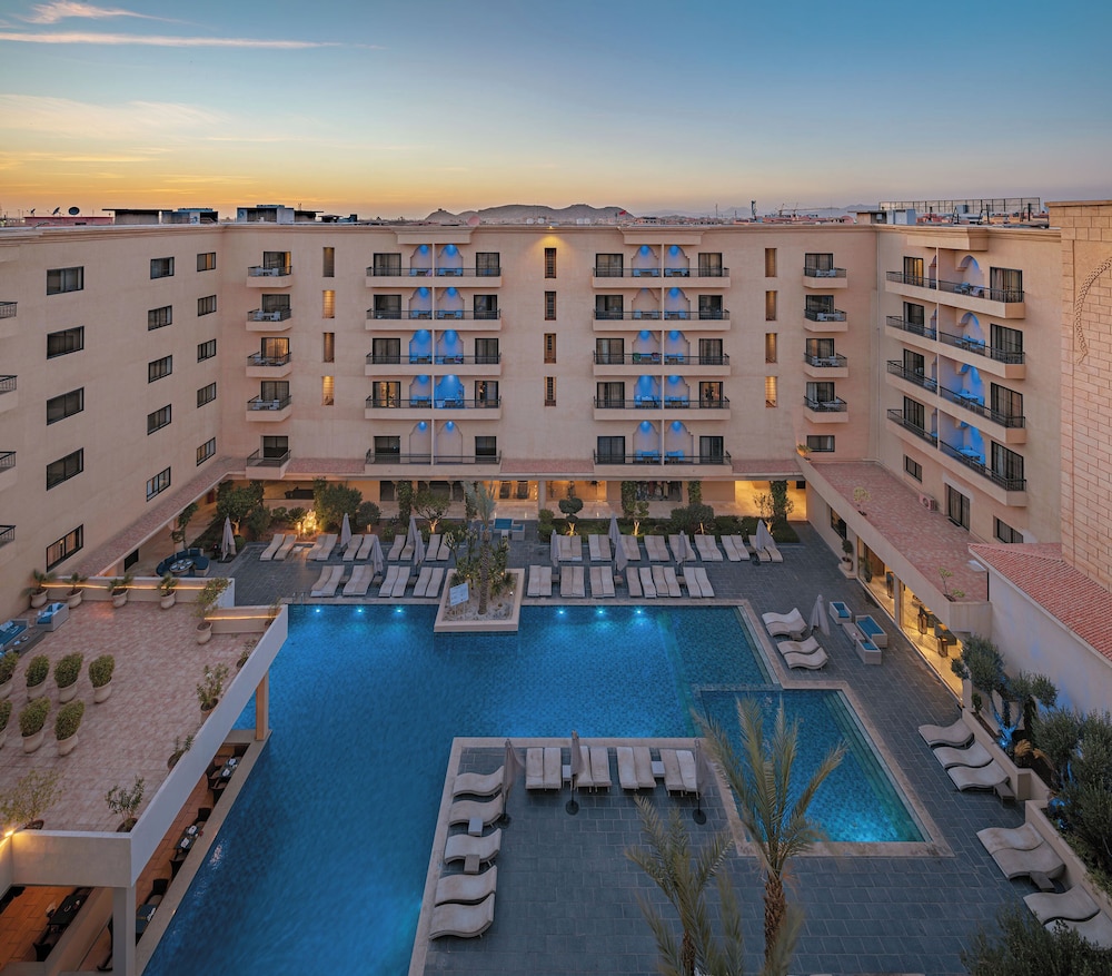 Grand Plaza