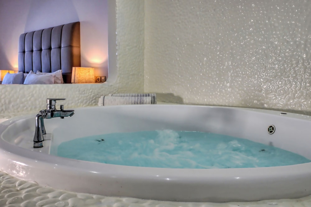 Splendour Hotel and Suites — Spa in Firostefan, South Aegean