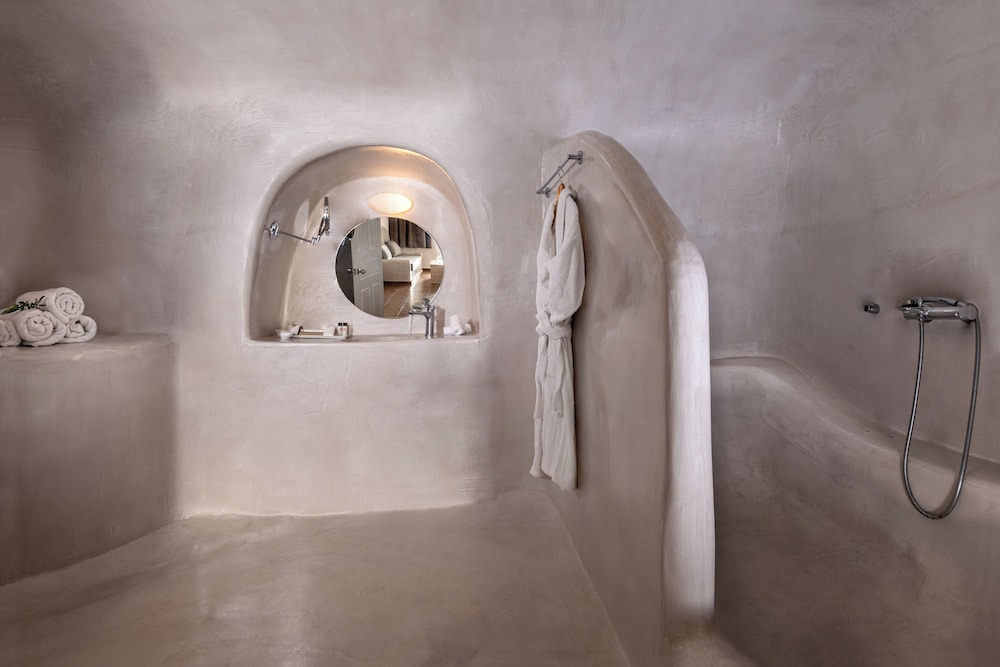 Splendour Hotel and Suites — Spa in Firostefan, South Aegean