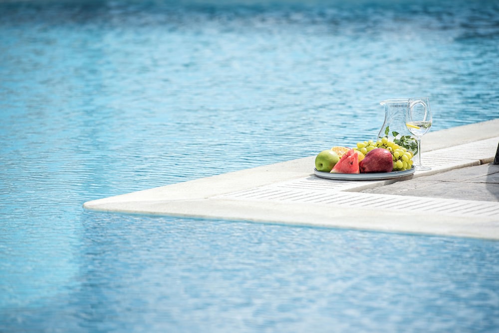 Splendour Hotel and Suites — Swimming pool in Firostefan, South Aegean