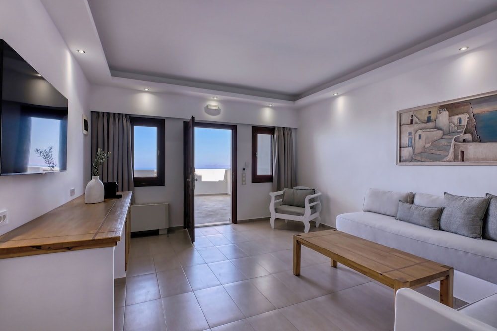 Splendour Hotel and Suites — Hotel rooms in Firostefan, South Aegean