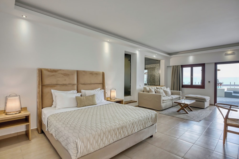 Splendour Hotel and Suites — Hotel rooms in Firostefan, South Aegean