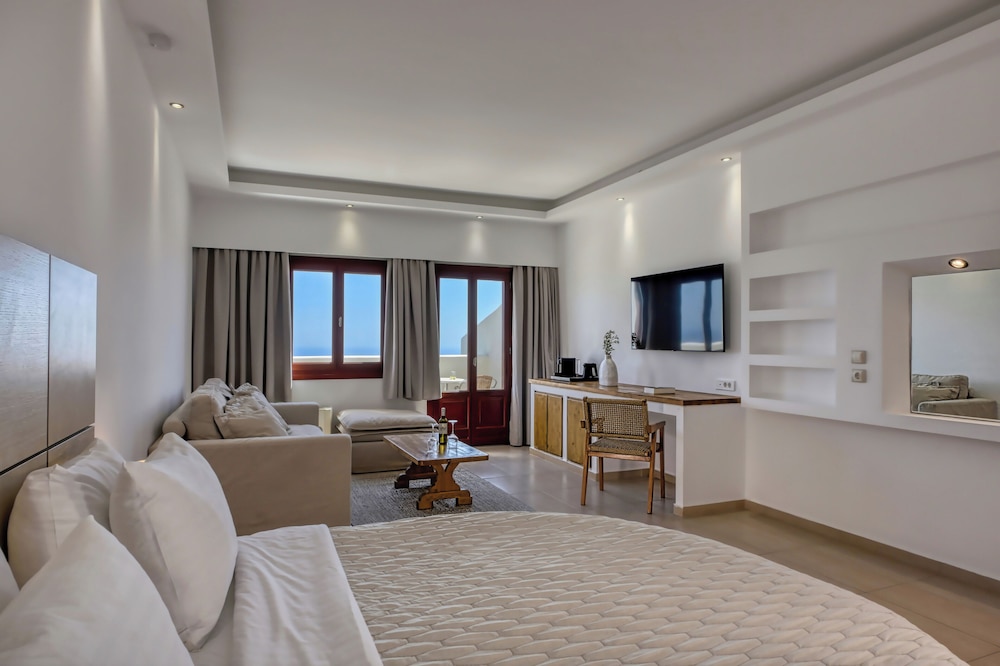 Splendour Hotel and Suites — Hotel rooms in Firostefan, South Aegean