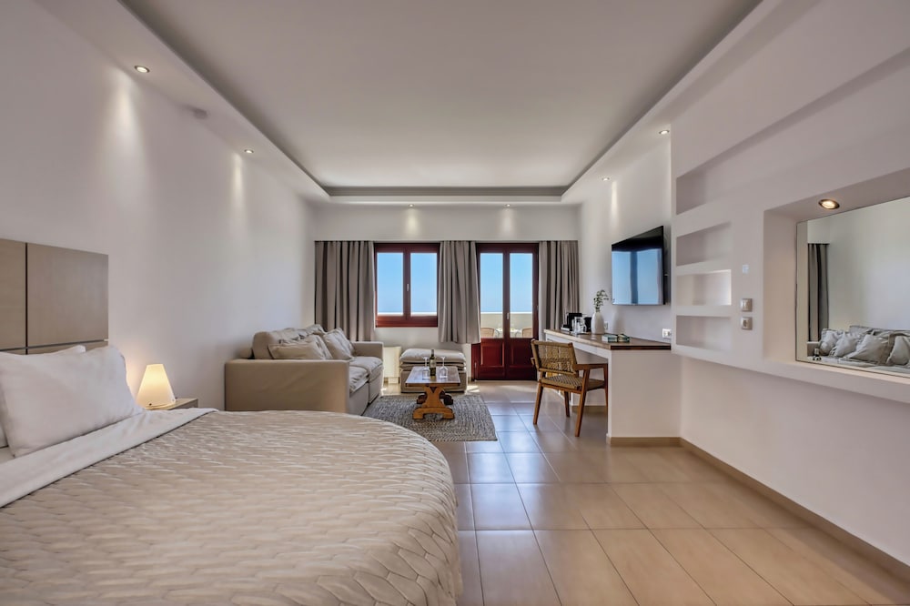Splendour Hotel and Suites — Hotel rooms in Firostefan, South Aegean
