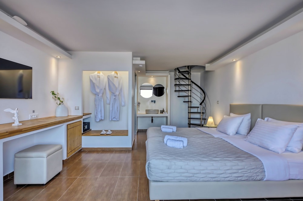 Splendour Hotel and Suites — Hotel rooms in Firostefan, South Aegean