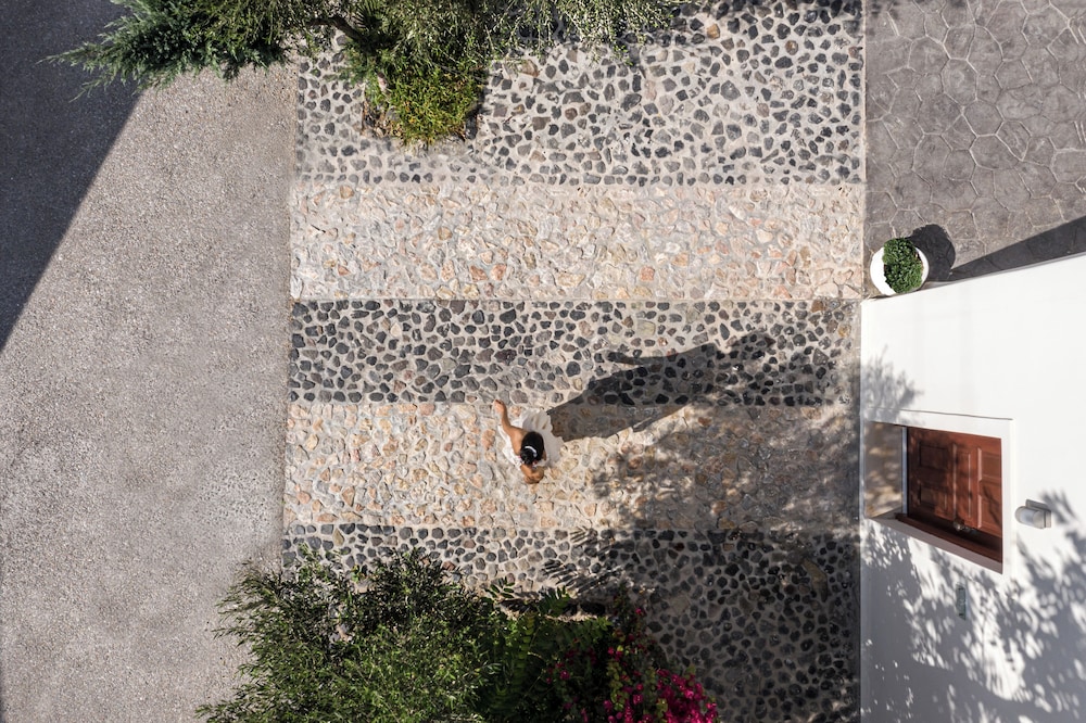Splendour Hotel and Suites — Hotel building in Firostefan, South Aegean