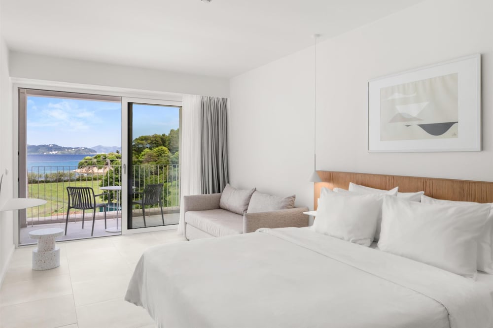 Radisson Resort Plaza Skiathos — Hotel rooms in Skiathos, Thessaly