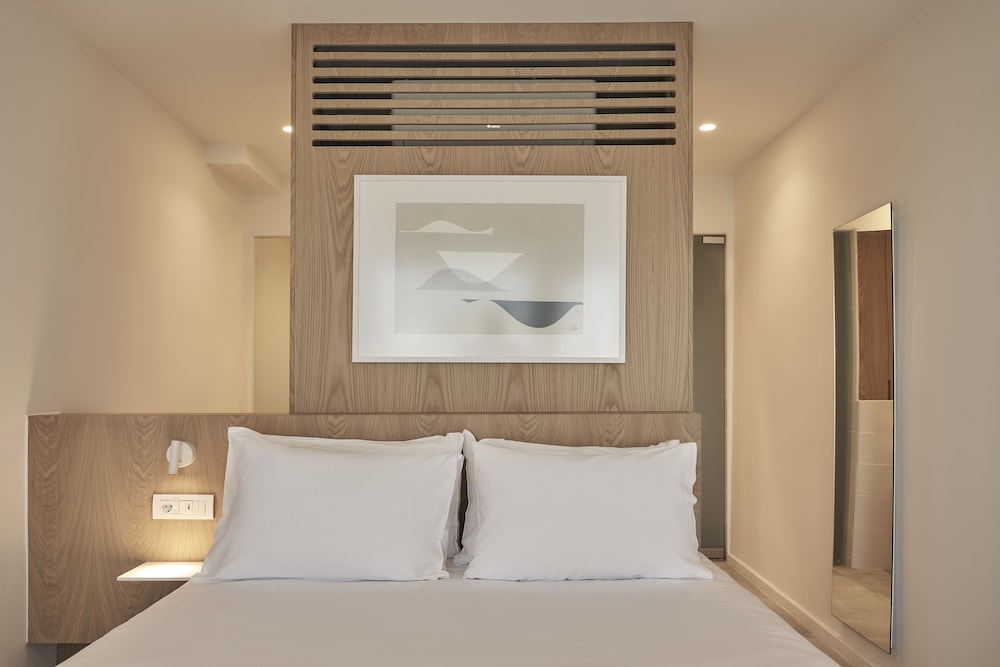 Radisson Resort Plaza Skiathos — Hotel rooms in Skiathos, Thessaly