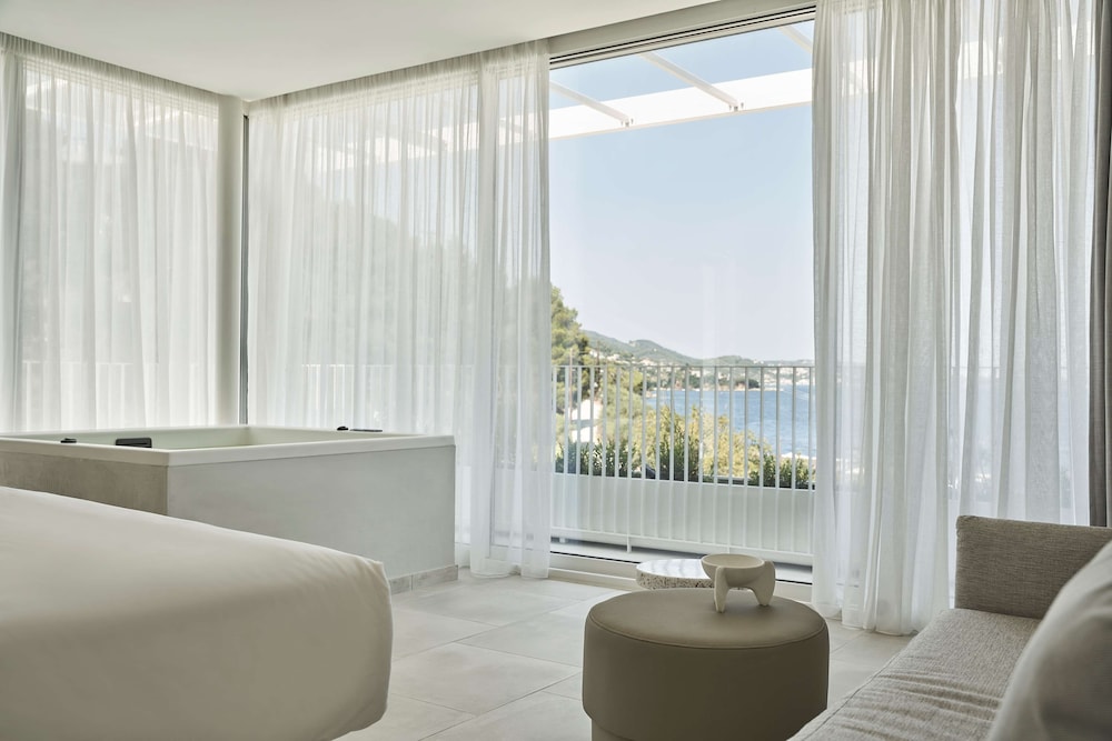 Radisson Resort Plaza Skiathos — Hotel rooms in Skiathos, Thessaly