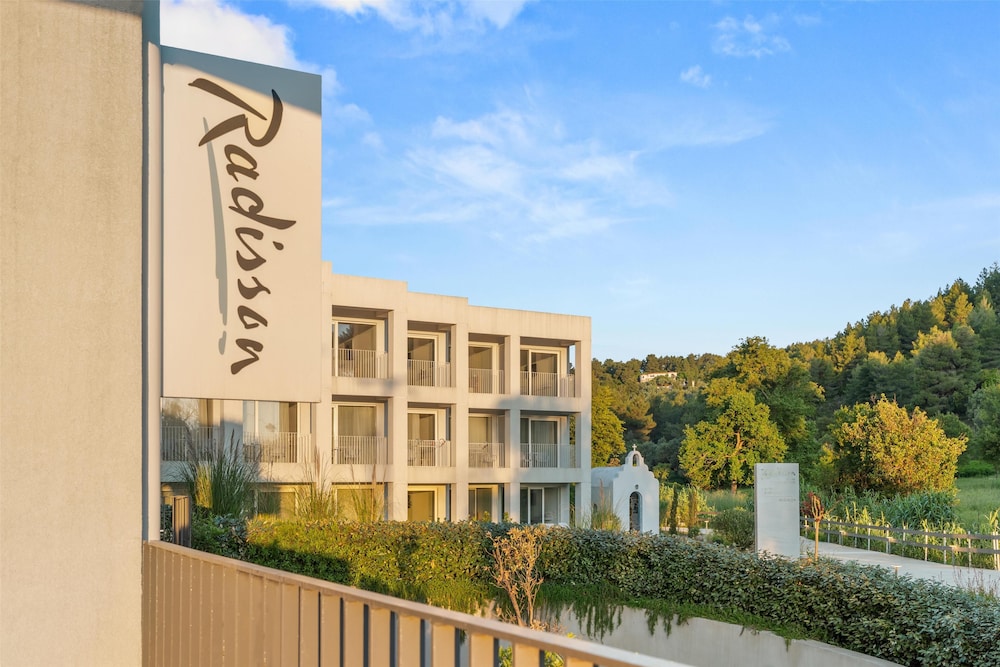 Radisson Resort Plaza Skiathos — Hotel building in Skiathos, Thessaly
