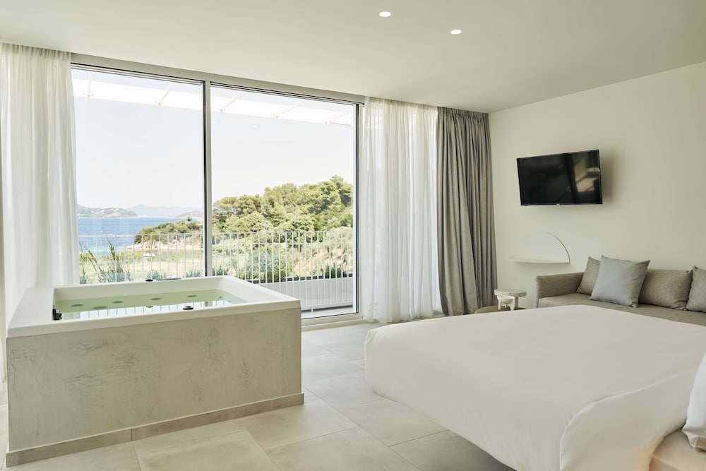Radisson Resort Plaza Skiathos — Hotel rooms in Skiathos, Thessaly