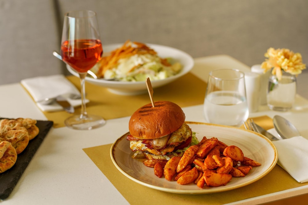 Radisson Resort Plaza Skiathos — Restaurant & bars in Skiathos, Thessaly