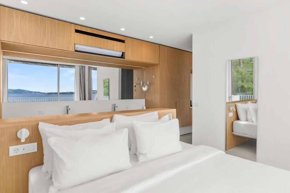 Radisson Resort Plaza Skiathos — Hotel rooms in Skiathos, Thessaly