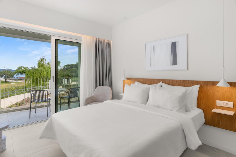 Radisson Resort Plaza Skiathos — Hotel rooms in Skiathos, Thessaly