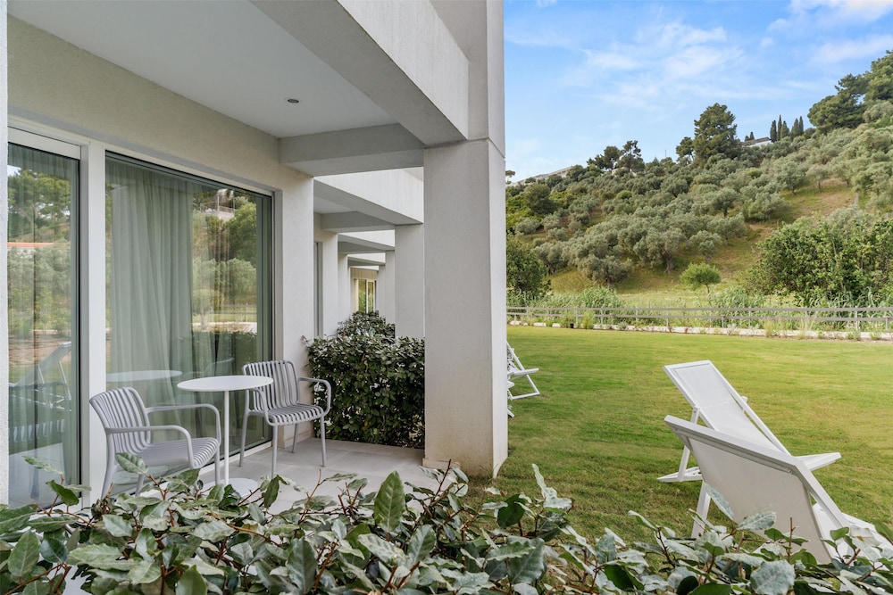 Radisson Resort Plaza Skiathos — Hotel building in Skiathos, Thessaly