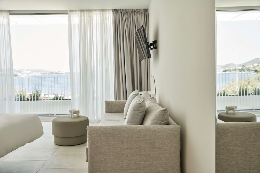 Radisson Resort Plaza Skiathos — Hotel rooms in Skiathos, Thessaly