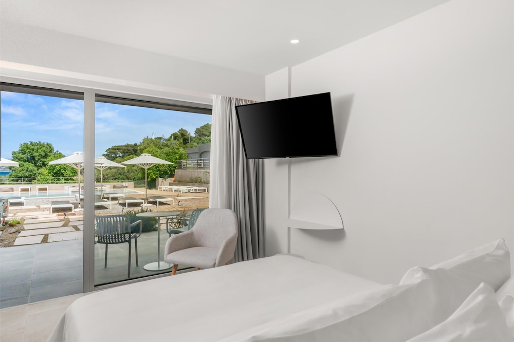 Radisson Resort Plaza Skiathos — Hotel rooms in Skiathos, Thessaly
