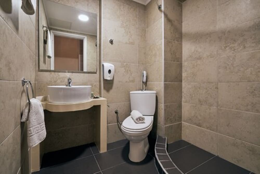 Varres Hotel — Hotel rooms in Zante Town, Ionian Islands