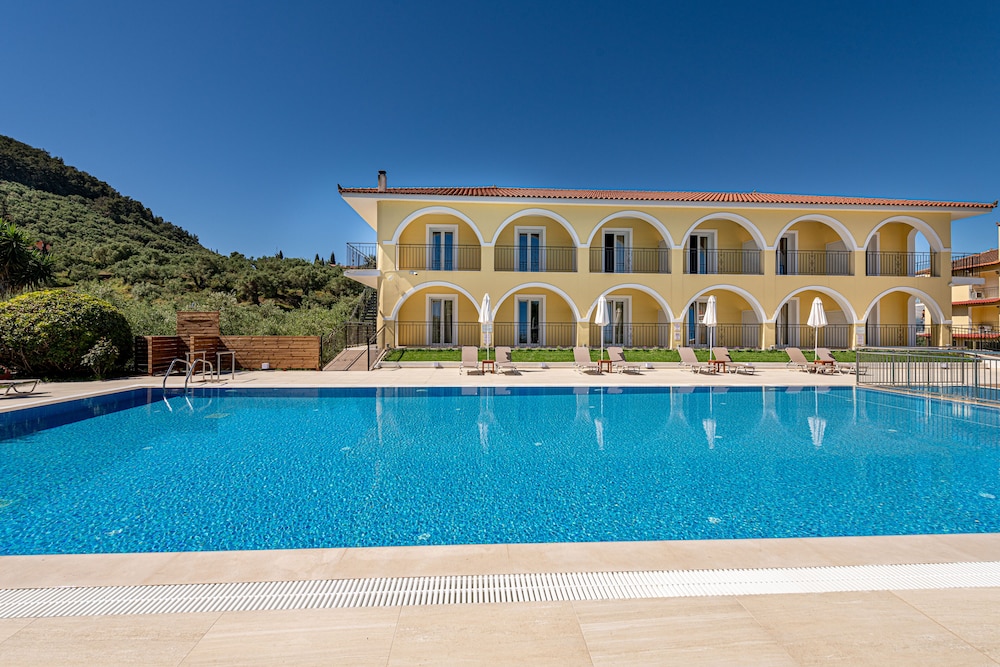 Varres Hotel — Swimming pool in Zante Town, Ionian Islands