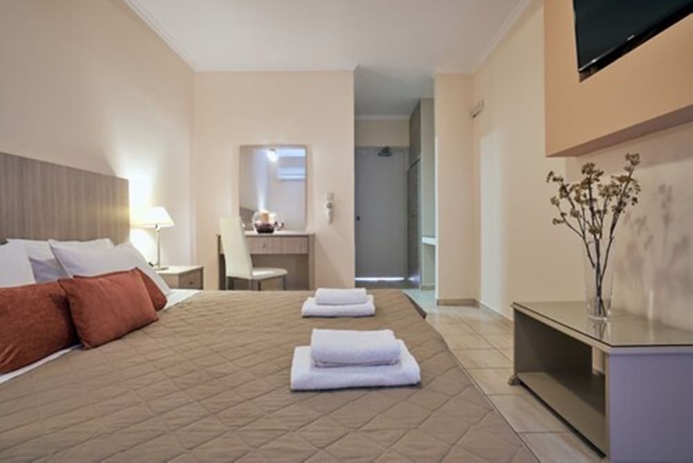 Varres Hotel — Hotel rooms in Zante Town, Ionian Islands