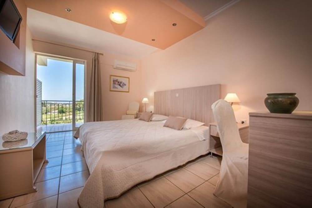 Varres Hotel — Hotel rooms in Zante Town, Ionian Islands