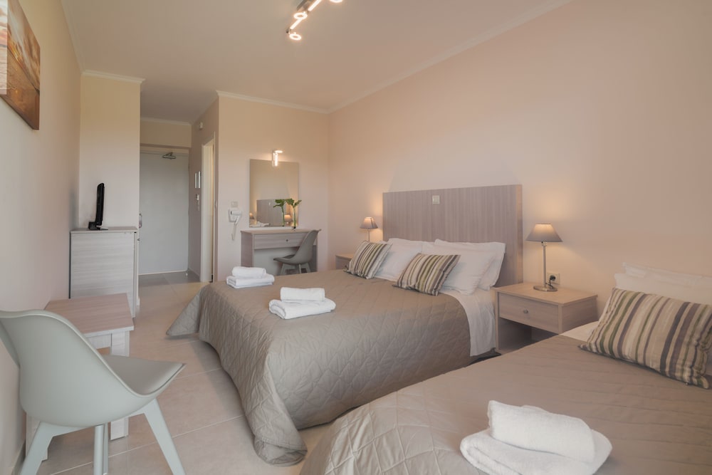 Varres Hotel — Hotel rooms in Zante Town, Ionian Islands