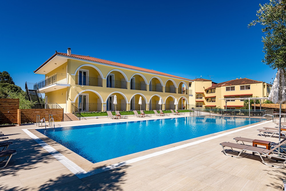 Varres Hotel — Swimming pool in Zante Town, Ionian Islands