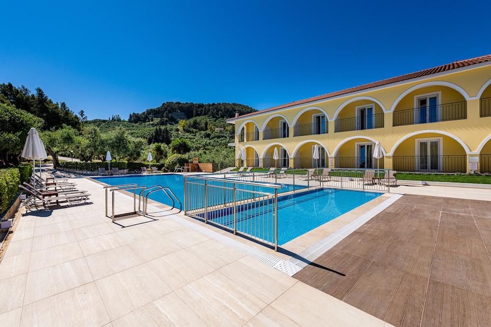 Varres Hotel — Swimming pool in Zante Town, Ionian Islands